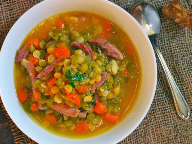 Pea knuckle soup