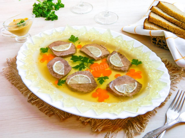 Beef aspic with gelatin