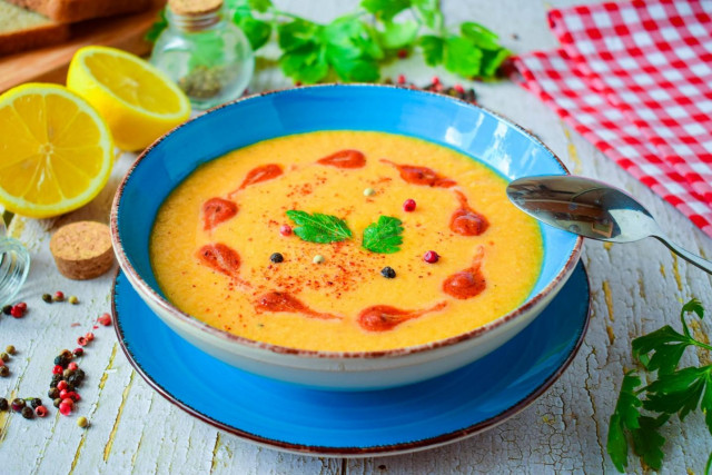Red lentil cream soup