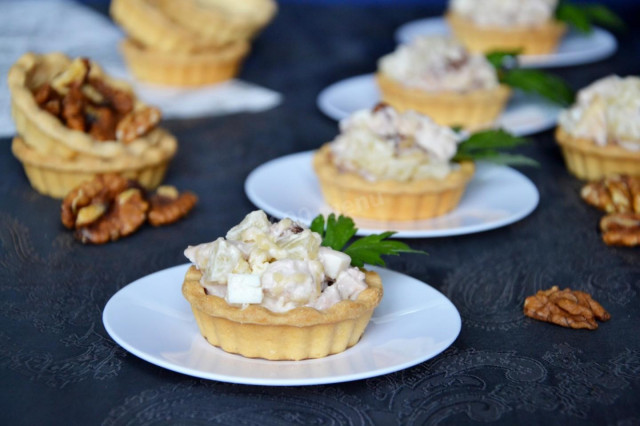 Salad in tartlets with pineapple and chicken