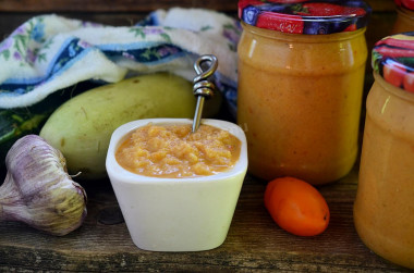 Squash caviar with mayonnaise and tomato paste for winter