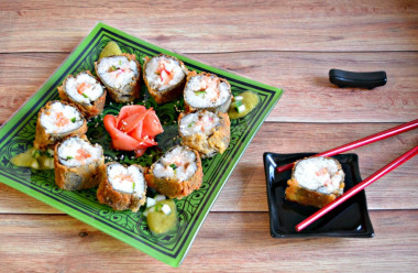Sushi rolls fried at home
