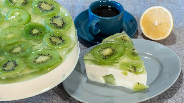 Jelly cake with kiwi without baking with cottage cheese and sour cream