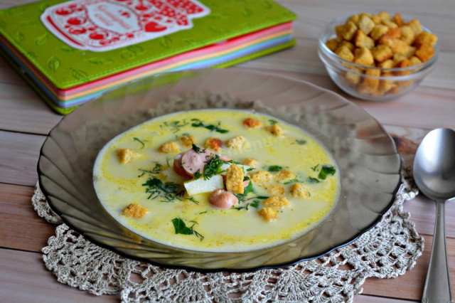 Cheese soup with sausages