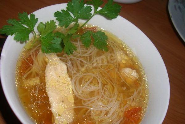 Chinese noodle soup is fast and delicious