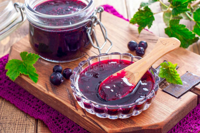 Quick blackcurrant jam through a meat grinder for winter