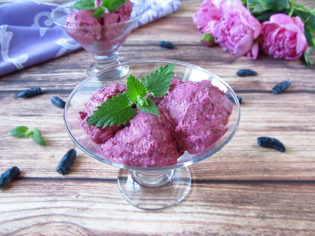 Homemade cottage cheese ice cream with honeysuckle berries