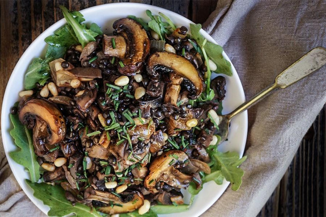Salad with fried mushrooms and onions