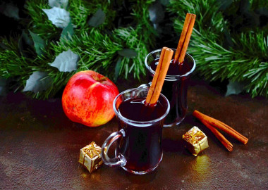 Mulled wine with orange at home