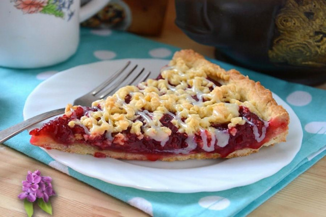 Simple cranberry pie