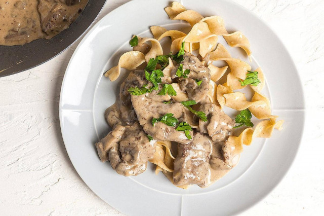 Meat with mushrooms in sour cream