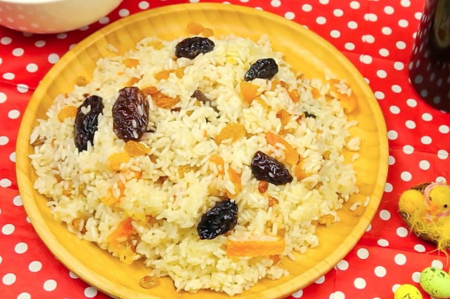 Pilaf with dried apricots and prunes