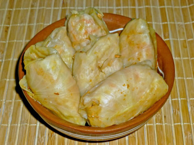 Stuffed cabbage rolls with chicken