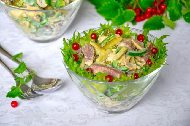 Salad with beef and mushrooms