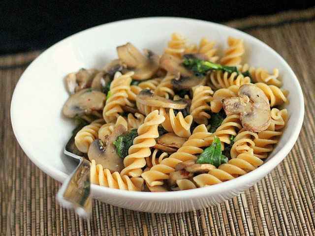 Vegetarian pasta with mushrooms
