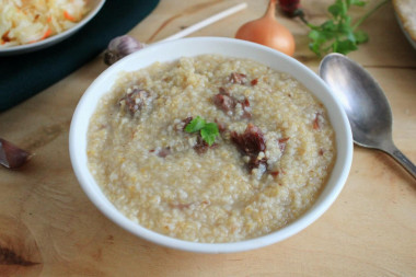 Wheat porridge with meat