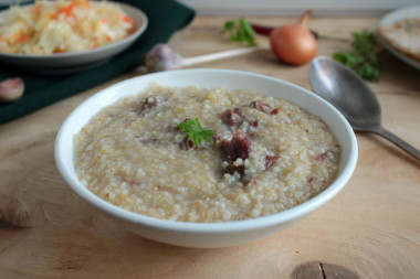 Wheat porridge with meat