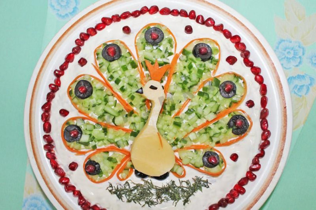 Firebird salad with honeydew and chicken
