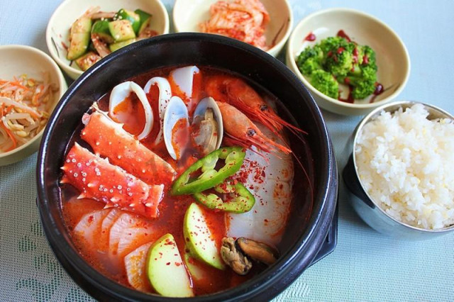 Korean hemultan soup