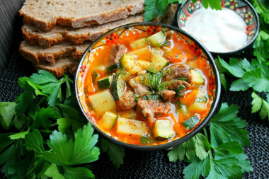 Zucchini tomato soup with meat