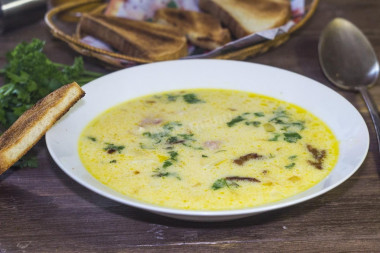 Cheese soup with smoked chicken