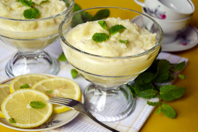 Fruit dessert of apples with sour cream and mint