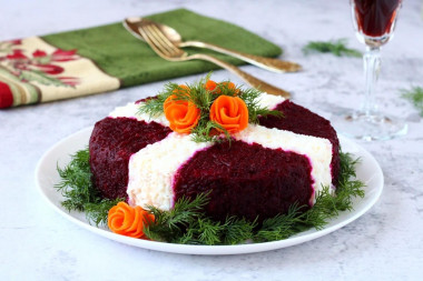 Salad with beetroot and pickled cucumber