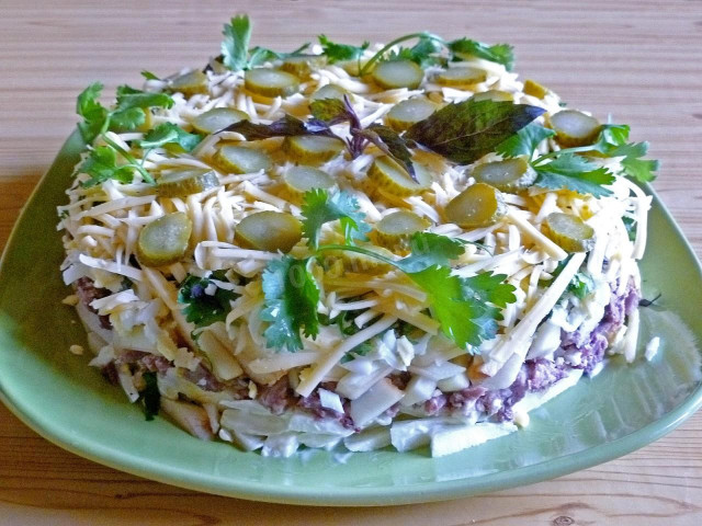 Beef with apples salad