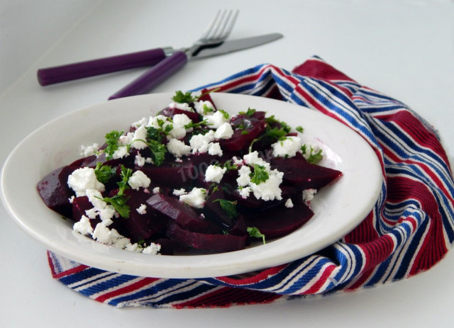 Beetroot and goat cheese salad