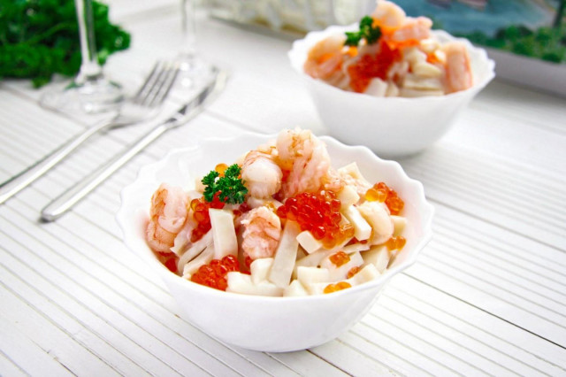 Salad shrimp squid red caviar