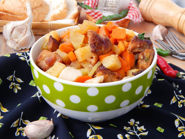 Stewed potatoes with meat and vegetables