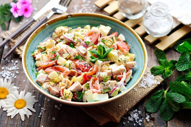 Ham egg and tomato salad with cheese