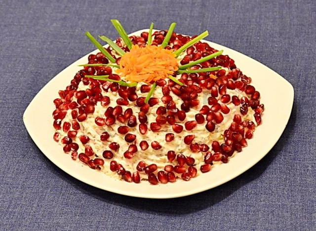 Salad with beef and pomegranates