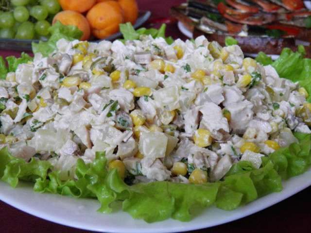Shanghai salad with chicken pineapple and mushrooms