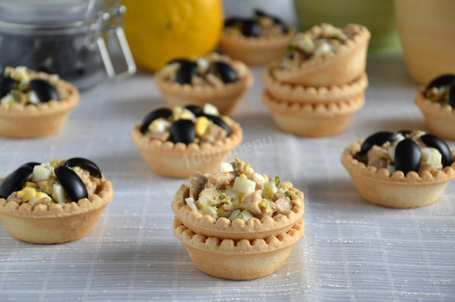Tartlets with cod liver and egg