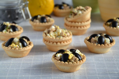 Tartlets with cod liver and egg