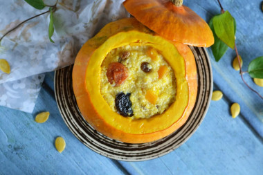 Corn porridge in pumpkin