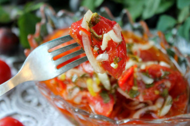 Mother-in-law's tongue salad with tomatoes for winter