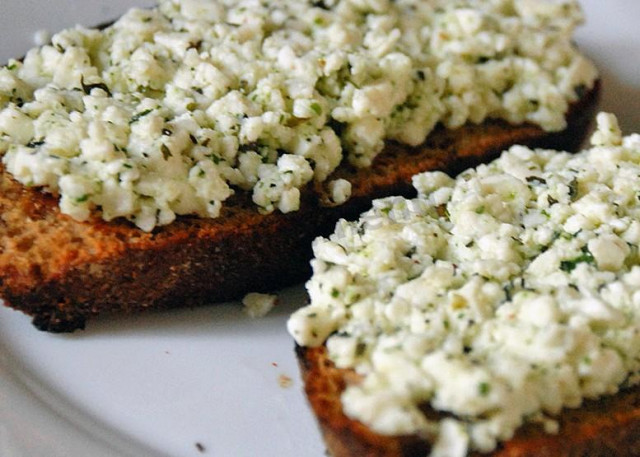 Sandwiches with cottage cheese and herbs