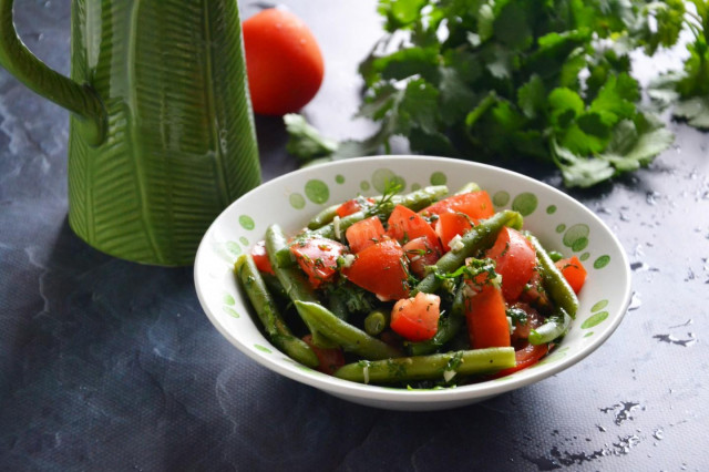 Salad with string beans and tomatoes