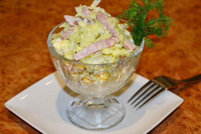 Salad with Peking cabbage and smoked sausage