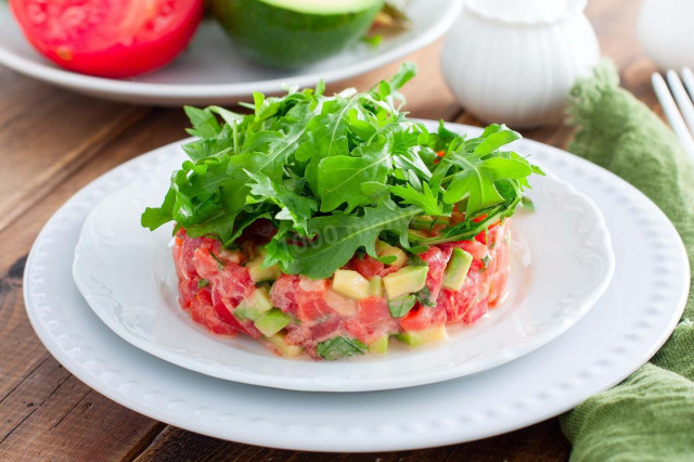 Salad with avocado and salmon