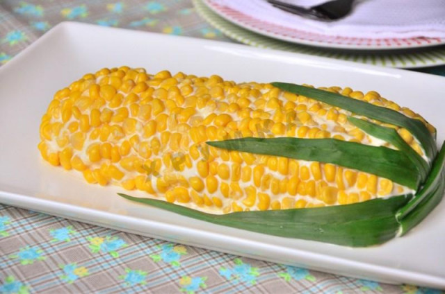 Corn cob salad with chicken