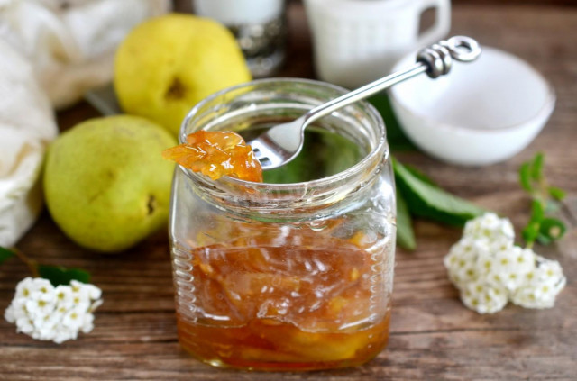 Jam from pears with amber slices