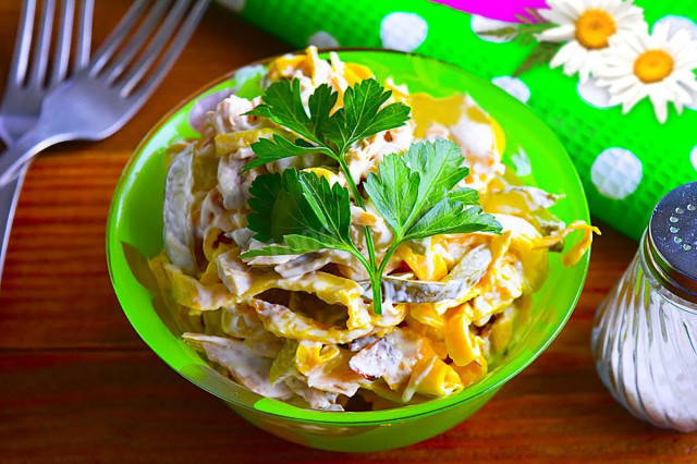 Delicious Mystery salad for guests with chicken