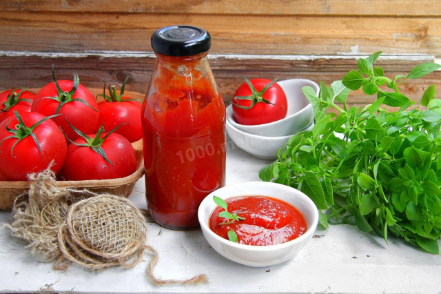Plum and tomato ketchup for winter