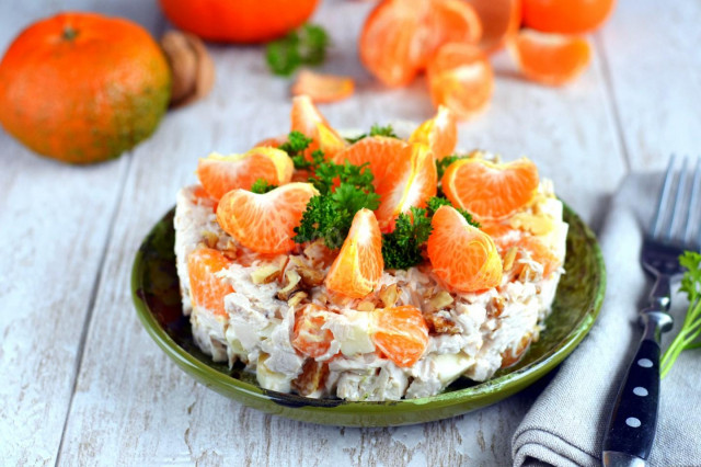 Salad with tangerines, chicken and cheese