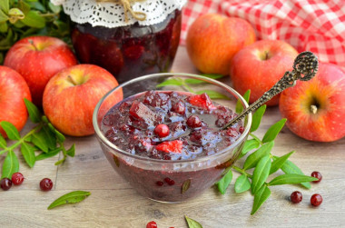 Lingonberry jam with apples for winter