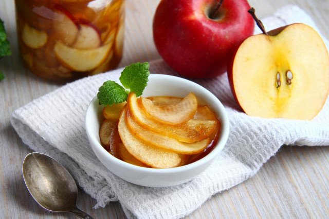 Five-minute apple jam