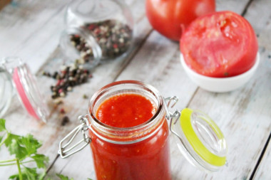 Tomato ketchup for winter